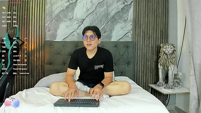 vanilla hot online show from March 2, 2025, 7:23 pm