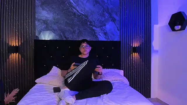 vanilla hot online show from March 18, 2025, 1:09 pm