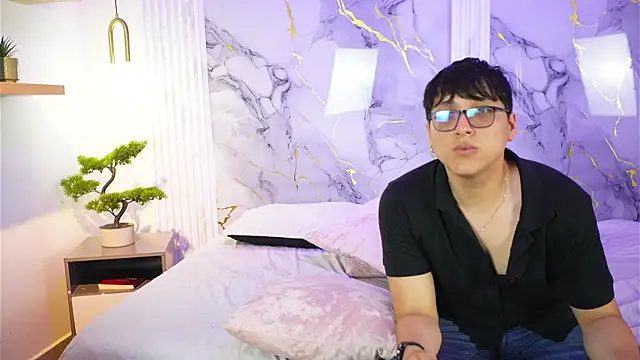 vanilla hot online show from October 7, 2025, 1:30 pm