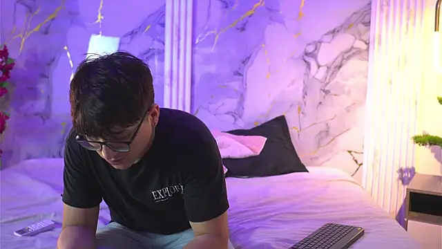 vanilla hot online show from November 4, 2025, 1:32 pm