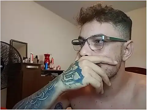 Snapshot of Dyllan__ chatting on April 10, 2026, 6:56 pm Dyllan online show from April 10, 2026, 6:56 pm