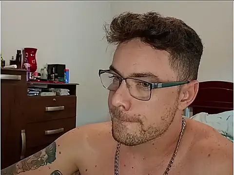 Snapshot of Dyllan__ chatting on April 21, 2026, 2:23 pm Dyllan online show from April 21, 2026, 2:23 pm
