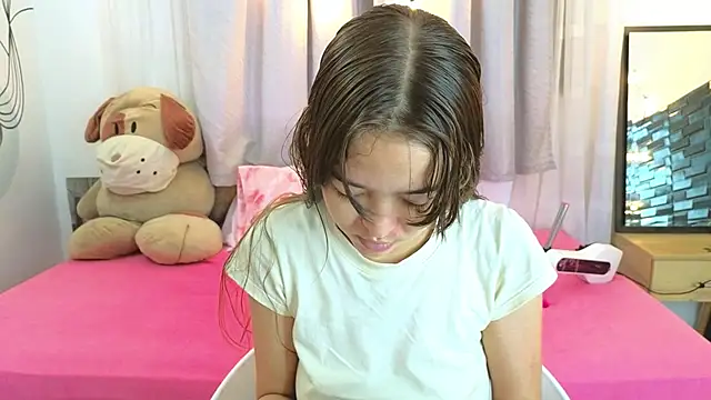 Snapshot of SERAFINA_ chatting on November 27, 2025, 12:29 pm SERAFINA online show from November 27, 2025, 12:29 pm