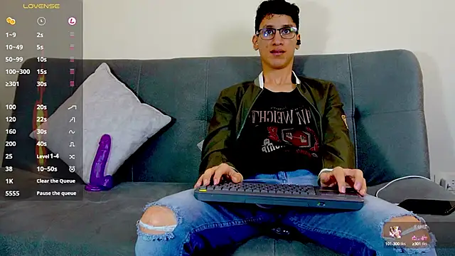 Snapshot of Cum_hunters chatting on March 22, 2025, 3:41 am Cum hunters online show from March 22, 2025, 3:41 am