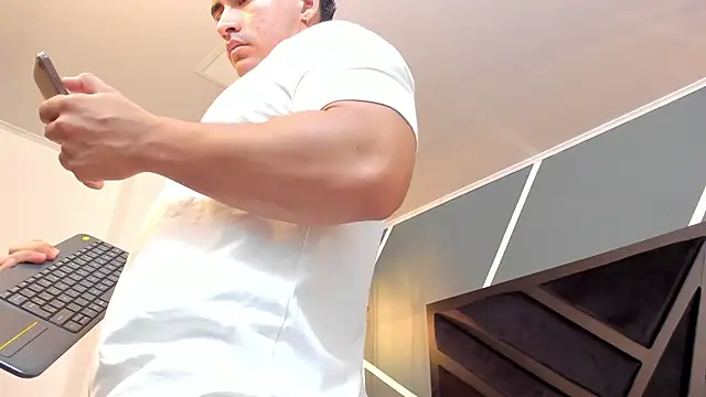 Snapshot of Brad_Summer chatting on February 8, 2025, 5:18 pm Brad Summer online show from February 8, 2025, 5:18 pm