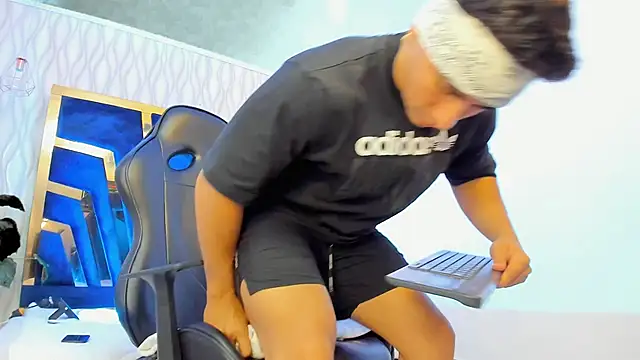 Snapshot of Brad_Summer chatting on March 10, 2025, 2:17 am Brad Summer online show from March 10, 2025, 2:17 am