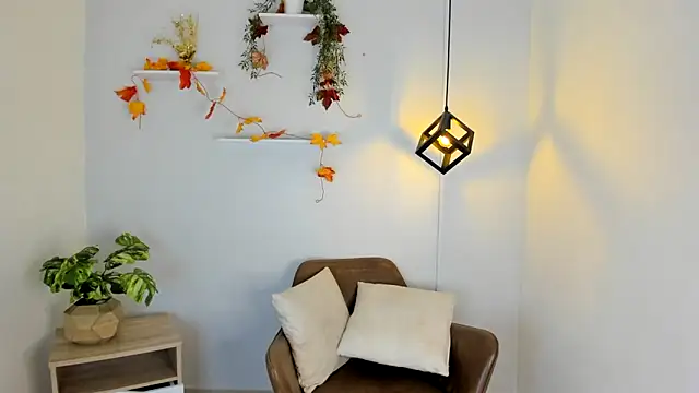 Juliane su online show from February 5, 2025, 8:46 pm