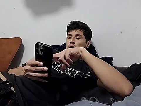 PerroDemonioHot online show from December 22, 2025, 12:40 am