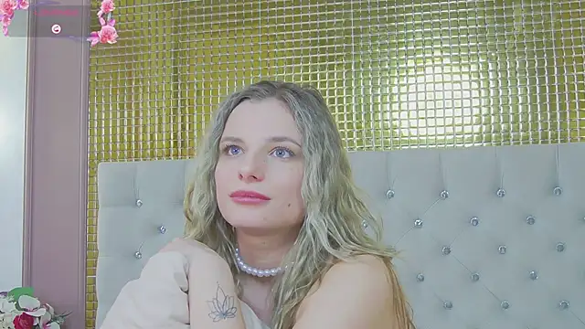 Snapshot of LanaSparks chatting on February 22, 2025, 4:40 am LanaSparks online show from February 22, 2025, 4:40 am