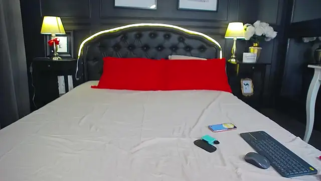 Snapshot of LanaSparks chatting on March 22, 2025, 5:06 am LanaSparks online show from March 22, 2025, 5:06 am