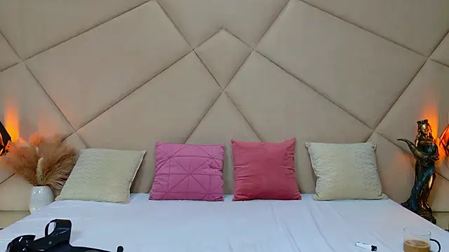 Snapshot of ChloeFrost chatting on October 22, 2025, 5:19 am ChloeFrost online show from October 22, 2025, 5:19 am