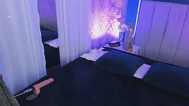 Snapshot of JeanneSabatier chatting on November 21, 2025, 8:18 pm JeanneSabatier online show from November 21, 2025, 8:18 pm