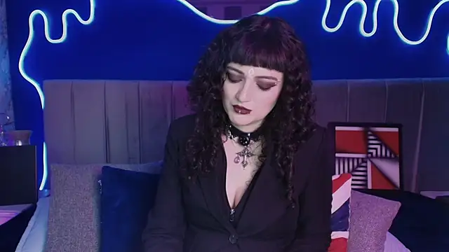 JeanneSabatier online show from June 24, 2026, 7:13 pm