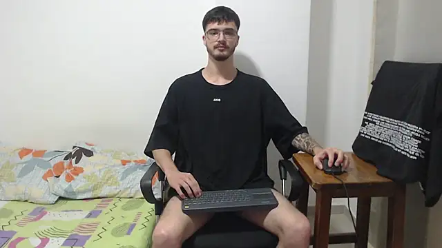 Aleex Miller online show from November 17, 2025, 3:34 am