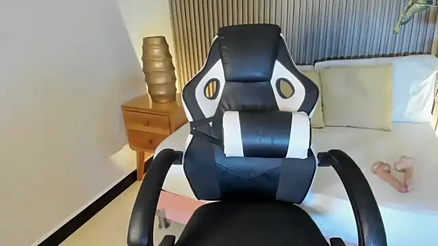 adarna13  online show from November 12, 2025, 7:46 pm