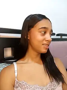 Snapshot of Zoe_Sweett18 chatting on June 11, 2026, 12:43 am Zoe Sweett18 online show from June 11, 2026, 12:43 am