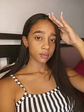 Snapshot of Zoe_Sweett18 chatting on June 25, 2026, 6:45 pm Zoe Sweett18 online show from June 25, 2026, 6:45 pm