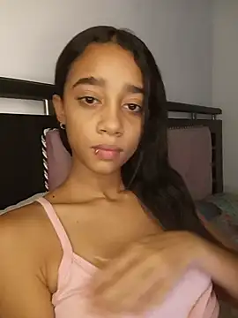 Snapshot of Zoe_Sweett18 chatting on July 6, 2026, 6:43 pm Zoe Sweett18 online show from July 6, 2026, 6:43 pm