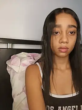Snapshot of Zoe_Sweett18 chatting on July 24, 2026, 6:39 pm Zoe Sweett18 online show from July 24, 2026, 6:39 pm