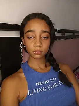 Snapshot of Zoe_Sweett18 chatting on July 28, 2026, 8:52 pm Zoe Sweett18 online show from July 28, 2026, 8:52 pm