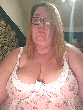 diosacurvy1984 online show from February 5, 2026, 11:20 pm