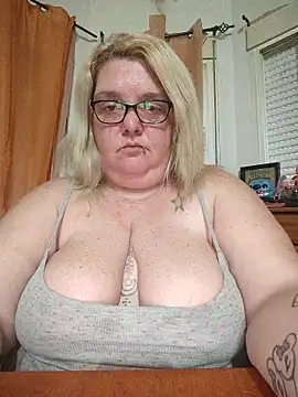 diosacurvy1984 online show from April 24, 2026, 7:11 am