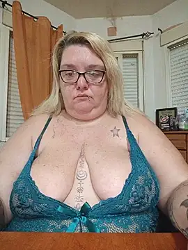 diosacurvy1984 online show from May 20, 2026, 7:03 am