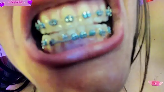 Snapshot of VioletParkker chatting on February 15, 2025, 2:33 pm VioletParkker online show from February 15, 2025, 2:33 pm