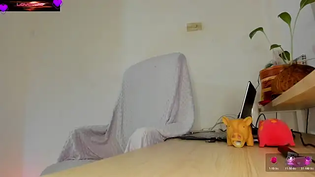 Snapshot of VioletParkker chatting on June 9, 2026, 12:06 pm VioletParkker online show from June 9, 2026, 12:06 pm