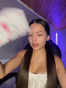 Snapshot of Sofia18_pinkk chatting on June 17, 2026, 9:49 pm Sofia18 pinkk online show from June 17, 2026, 9:49 pm
