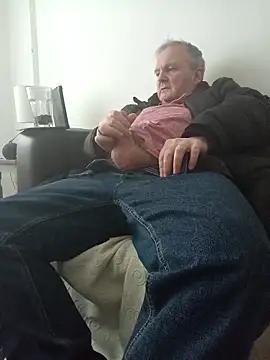 Snapshot of Paolo7619 chatting on December 3, 2025, 10:02 am Paolo7619 online show from December 3, 2025, 10:02 am