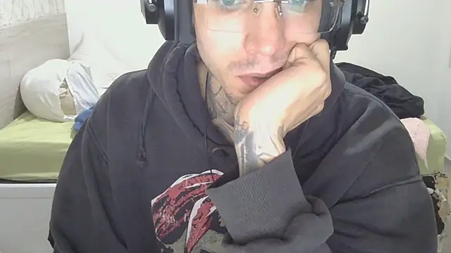 Snapshot of smokingink chatting on May 17, 2026, 7:32 pm smokingink online show from May 17, 2026, 7:32 pm
