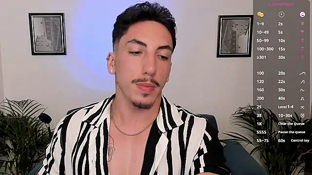 Snapshot of dylanspencer28 chatting on March 13, 2025, 12:05 am dylanspencer28 online show from March 13, 2025, 12:05 am