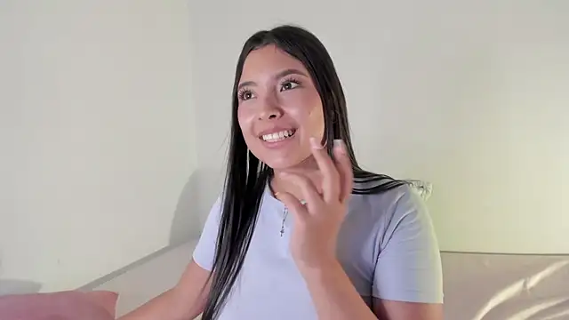 Sol angel  online show from March 6, 2025, 5:00 pm