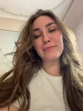 KiraBarlows online show from February 28, 2026, 8:43 pm