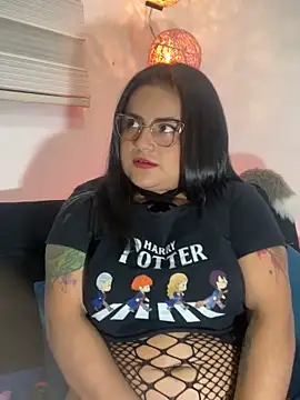 Snapshot of VanneCute1 chatting on February 18, 2025, 12:15 am VanneCute1 online show from February 18, 2025, 12:15 am