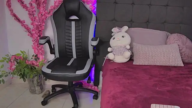 AmandaBrooks 18 online show from November 25, 2025, 2:00 am