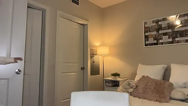 graciesmith27 online show from April 28, 2026, 2:21 am