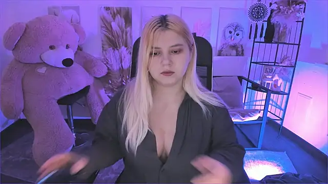 DiaAngell online show from December 13, 2025, 7:53 pm