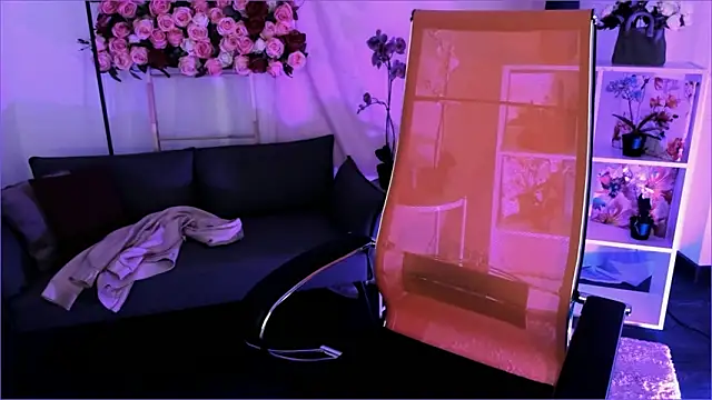 DiaAngell online show from February 10, 2026, 7:40 pm