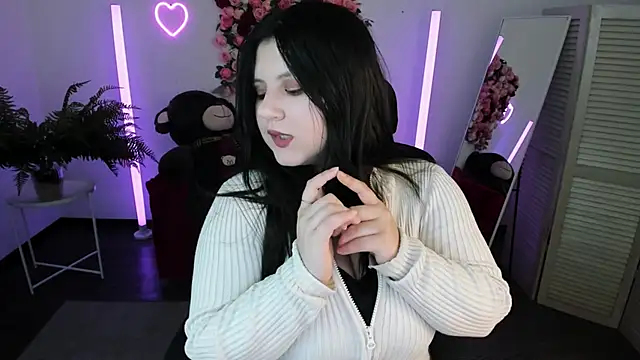 Snapshot of DiaAngell chatting on June 20, 2026, 7:49 pm DiaAngell online show from June 20, 2026, 7:49 pm