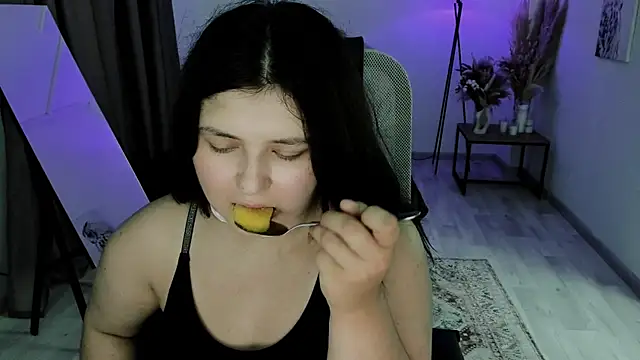 Snapshot of DiaAngell chatting on July 29, 2026, 8:29 pm DiaAngell online show from July 29, 2026, 8:29 pm