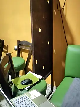 ilonna2025 online show from December 21, 2025, 11:23 pm