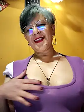 Snapshot of ilonna2025 chatting on July 16, 2026, 10:38 pm ilonna2025 online show from July 16, 2026, 10:38 pm
