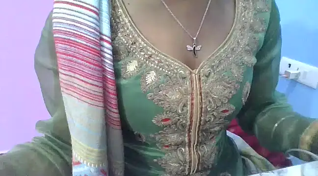 Snapshot of Leoni_G chatting on February 16, 2025, 6:21 am Leoni G online show from February 16, 2025, 6:21 am