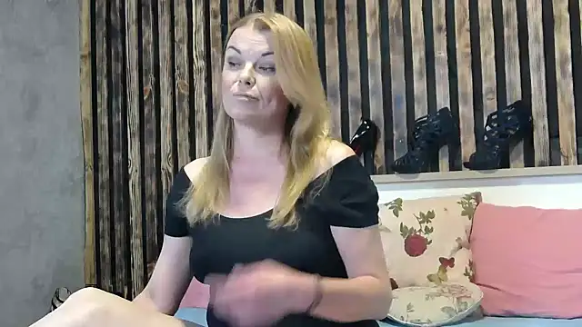 Snapshot of Kisi_Lovi chatting on September 13, 2025, 8:58 am Kisi Lovi online show from September 13, 2025, 8:58 am