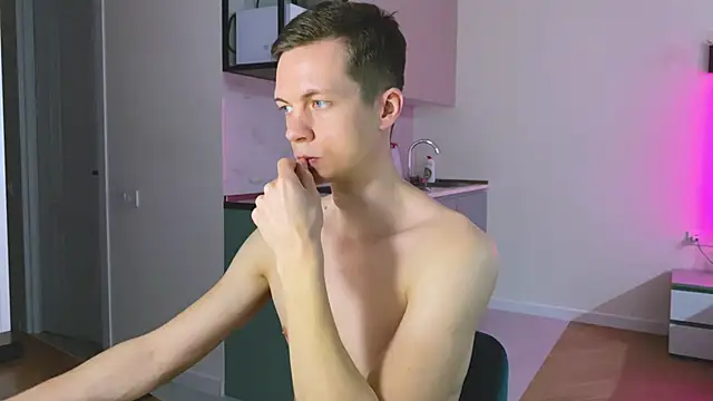 max shy online show from March 7, 2025, 3:28 pm