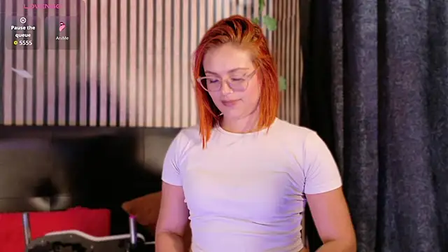 Sophie new25 online show from October 4, 2025, 1:42 pm