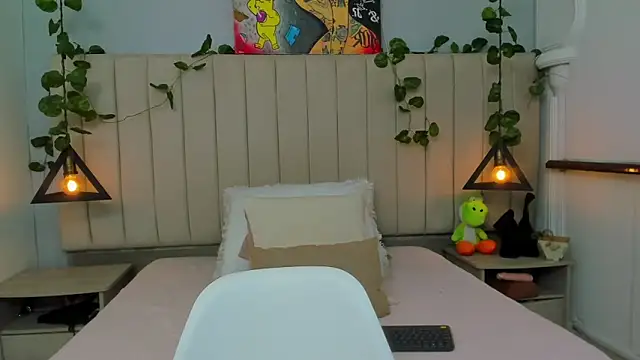 Paulina Lopezz online show from February 26, 2026, 8:19 pm