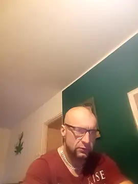 Snapshot of bobbuilder77pl chatting on February 18, 2025, 7:19 pm bobbuilder77pl online show from February 18, 2025, 7:19 pm